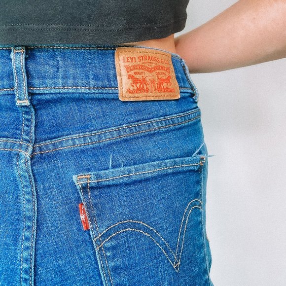 Levis Dark Wash Boot Cut - Picture 5 of 10